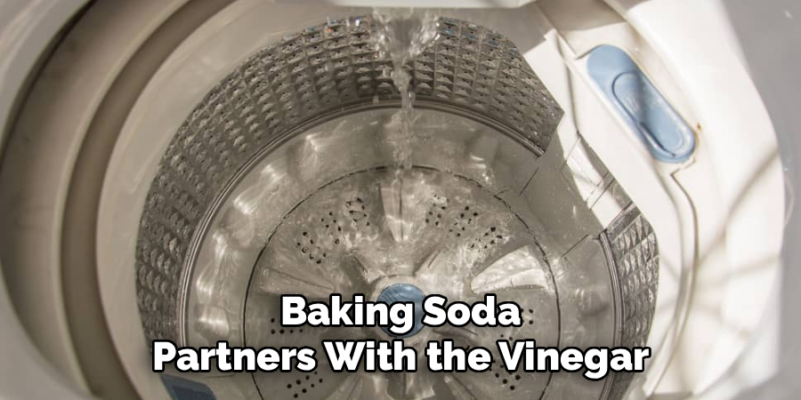 Baking Soda
Partners With the Vinegar